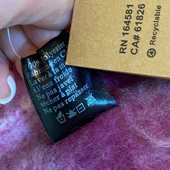 NWT Just Cozy blanket scarf - Picture 5 of 9